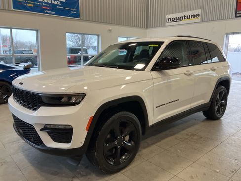 Used 2023 Jeep Grand Cherokee Limited w/ Luxury Tech Group II image 1