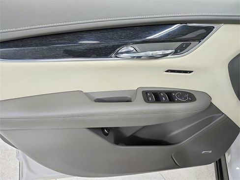 Used 2021 Cadillac XT6 Premium Luxury image 39