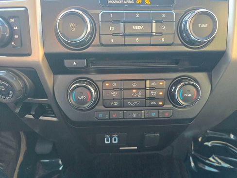 Used 2017 Ford F150 Lariat w/ Equipment Group 501A Mid AWD/4WD image 27