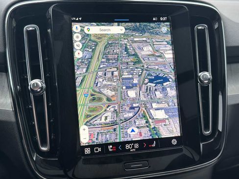 Used 2025 Volvo XC40 B5 Plus w/ Protection Package Premier image 26