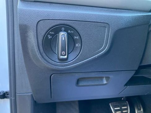 Used 2021 Volkswagen Atlas Cross Sport SE w/ Panoramic Sunroof Package FWD image 8