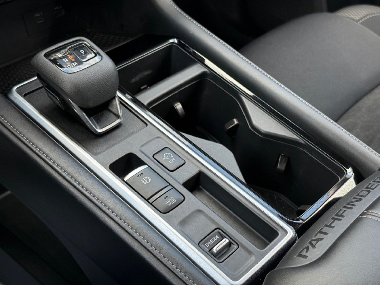 Used 2025 Nissan Pathfinder SV FWD image 36
