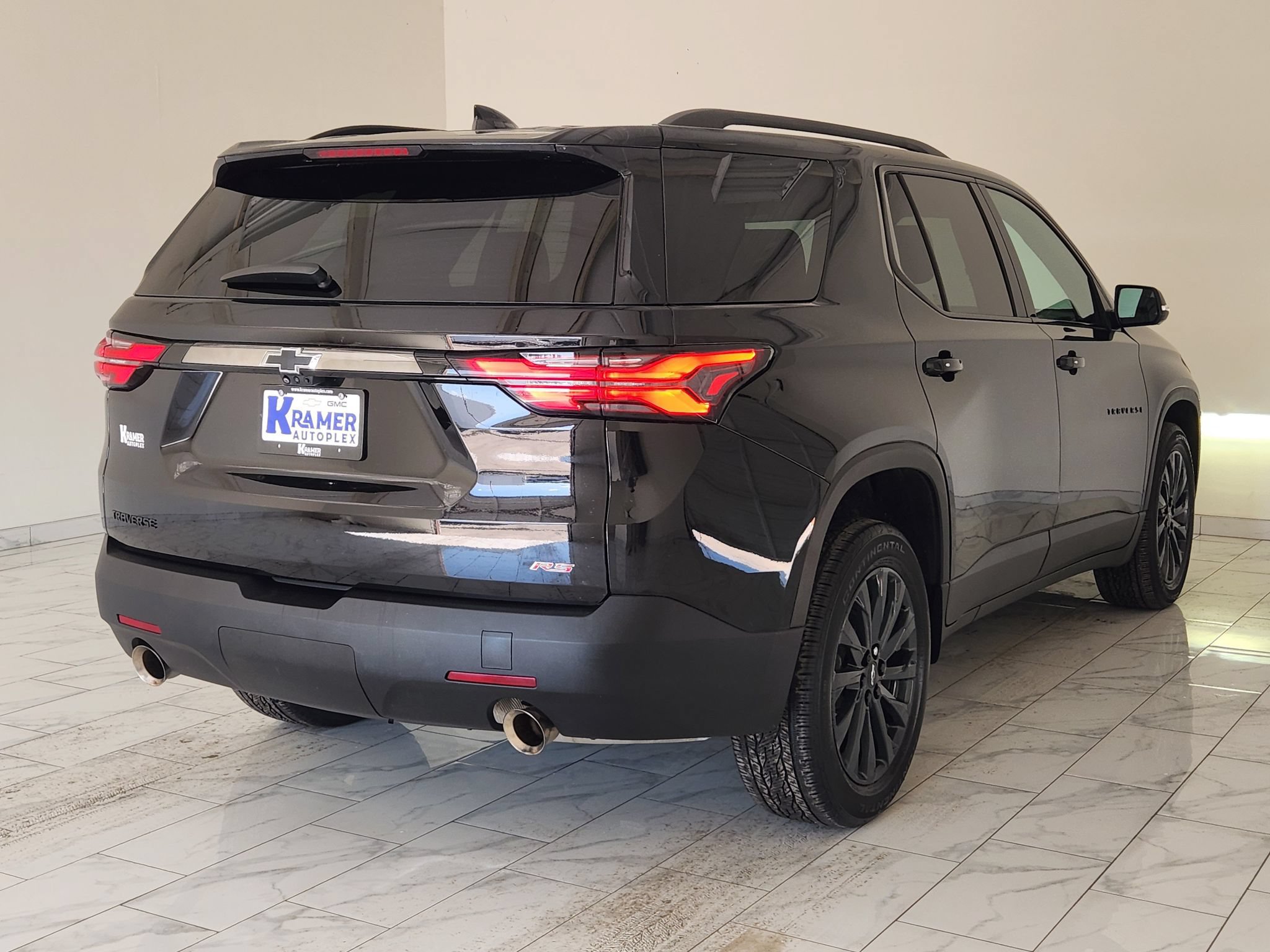 Used 2023 Chevrolet Traverse RS FWD image 5
