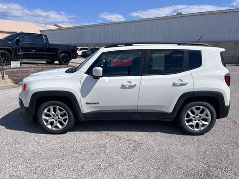Used 2015 Jeep Renegade Latitude FWD image 6