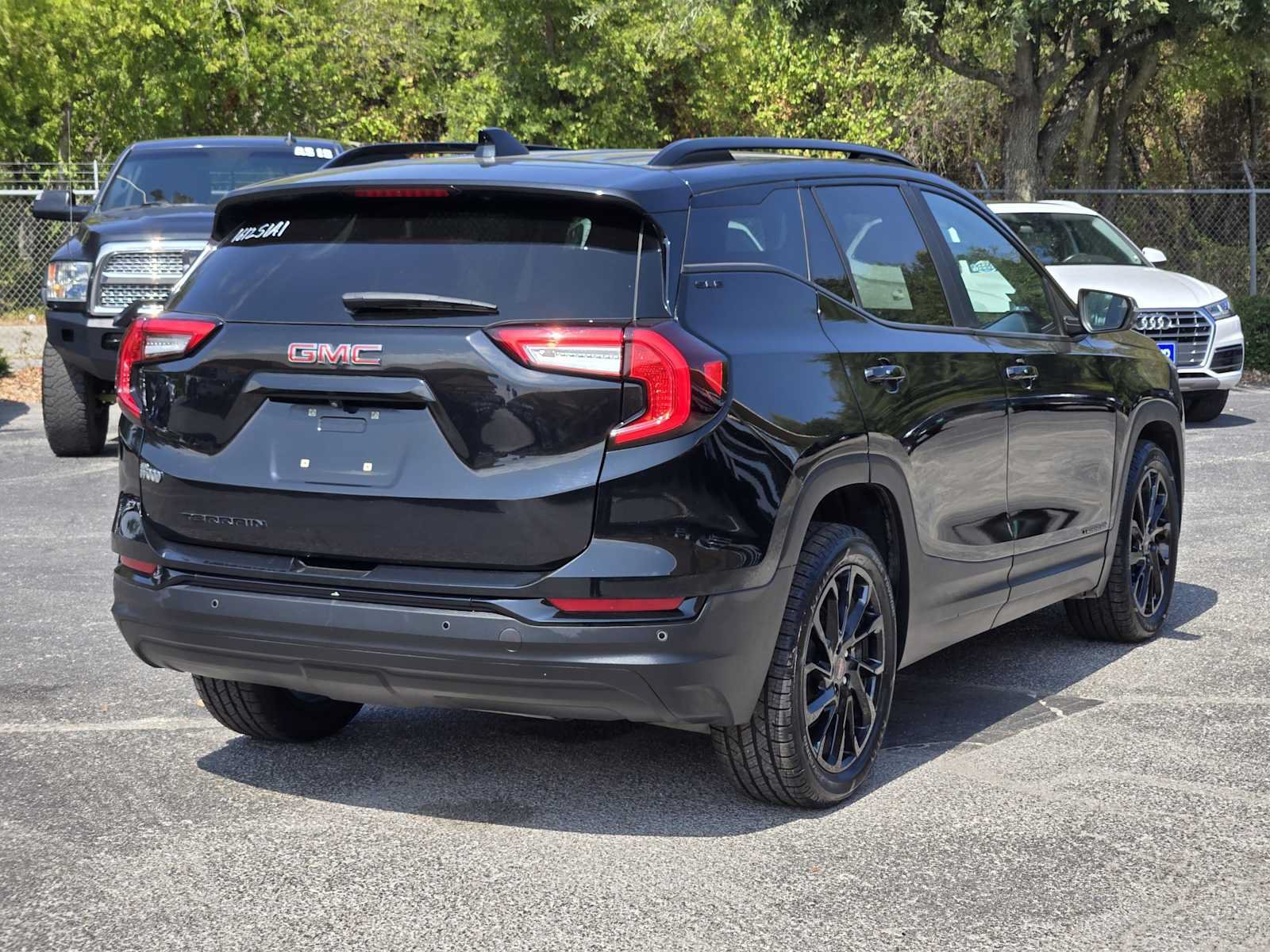 Certified 2023 GMC Terrain SLE w/ Driver Convenience Package FWD image 7
