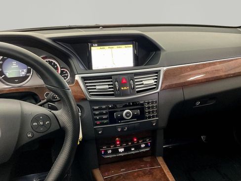 Used 2011 Mercedes-Benz E 350 4MATIC Sedan image 9