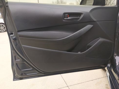 Used 2025 Toyota Corolla LE w/ LE Premium Package image 13