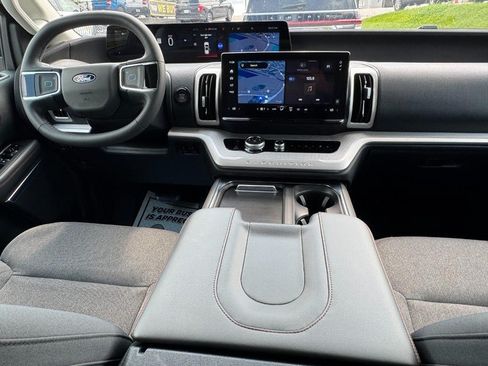 Used 2025 Ford Expedition Max Active AWD/4WD image 12