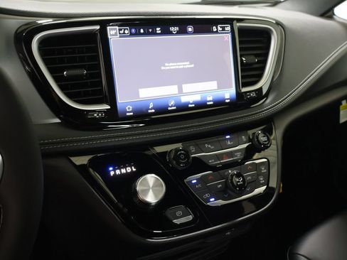 New 2027 Chrysler Pacifica Select AWD/4WD image 20