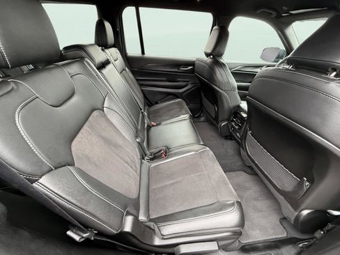 Used 2024 Jeep Grand Cherokee L Laredo image 15