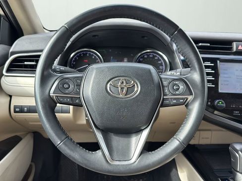 Used 2018 Toyota Camry XLE image 11