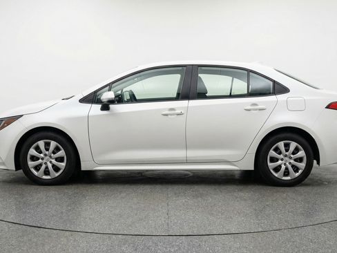 Used 2025 Toyota Corolla LE FWD image 5