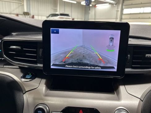 Used 2021 Ford Explorer XLT w/ Equipment Group 202A image 19