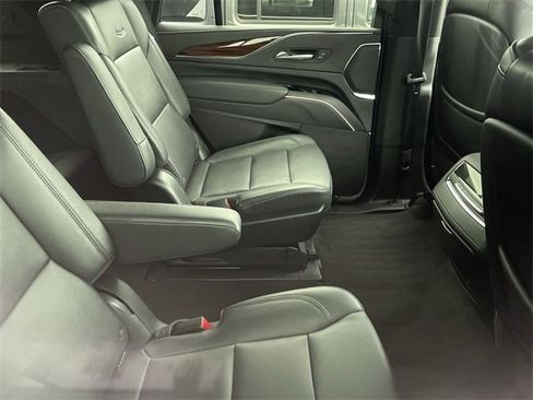 Used 2022 Cadillac Escalade Luxury image 12
