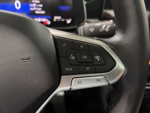 Certified 2025 Volkswagen Jetta SE FWD image 17