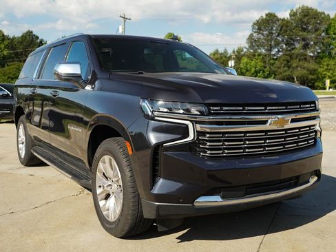 Used 2023 Chevrolet Suburban Premier AWD/4WD image 35