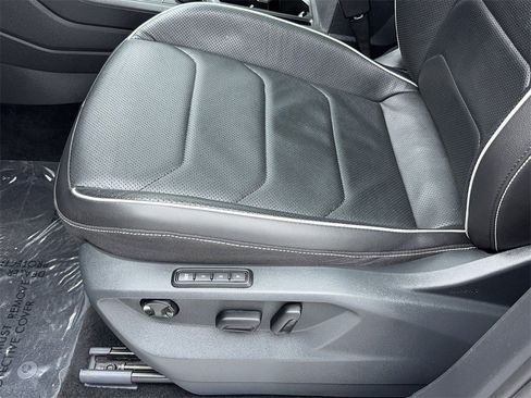 Used 2023 Volkswagen Tiguan SEL R-Line image 37