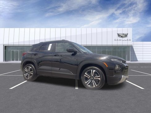 Used 2023 Chevrolet TrailBlazer LT FWD image 1
