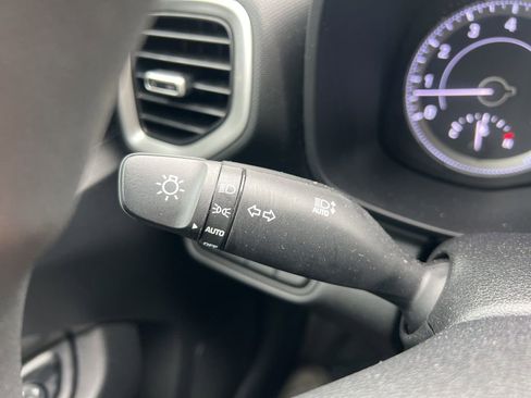 Used 2022 Hyundai Venue SE image 15