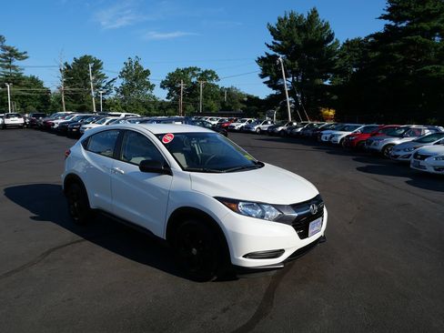 Used 2016 Honda HR-V LX image 2