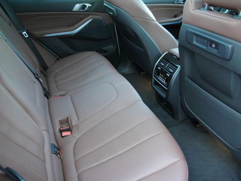 Used 2022 BMW X5 xDrive40i w/ M Sport Package AWD/4WD image 32