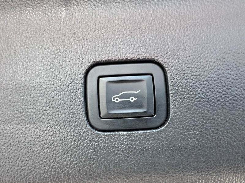 Used 2020 Buick Enclave Essence AWD/4WD image 12