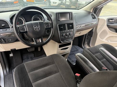 Used 2019 Dodge Grand Caravan SE image 22