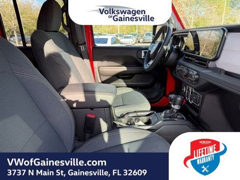 Used 2025 Jeep Wrangler Sahara image 8