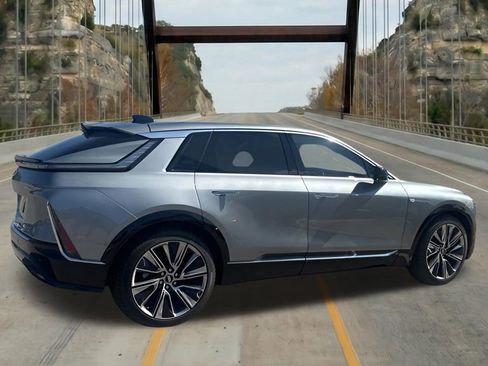 New 2026 Cadillac Lyriq Signature Luxury w/ Nappa Leather Package AWD/4WD image 10