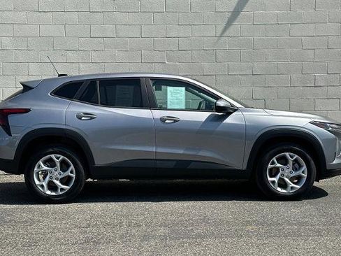 New 2026 Chevrolet Trax LS w/ LS Convenience Package FWD image 3