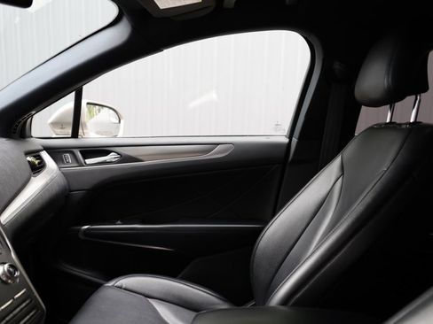 Used 2019 Lincoln MKC Premiere FWD image 16
