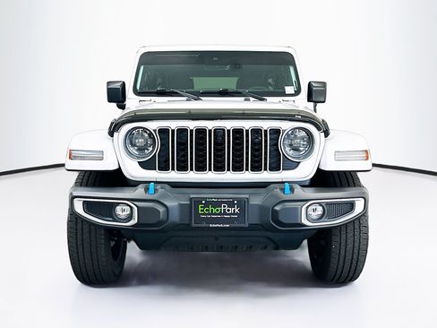 Used 2024 Jeep Wrangler Unlimited Sahara w/ Technology Group AWD/4WD image 2