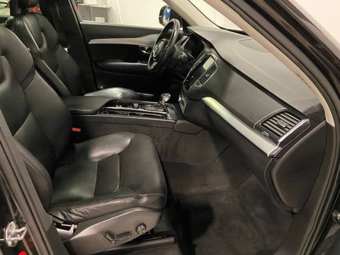 Used 2017 Volvo XC90 T6 Momentum w/ Vision Package image 30