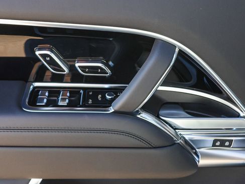 New 2026 Land Rover Range Rover SE image 32