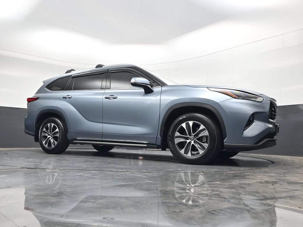 Used 2022 Toyota Highlander XLE FWD image 30