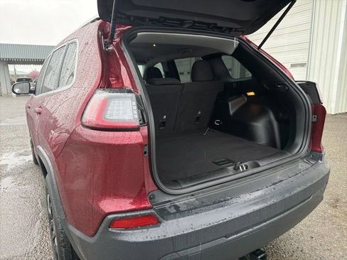 Used 2019 Jeep Cherokee Latitude w/ Popular Appearance Group image 16