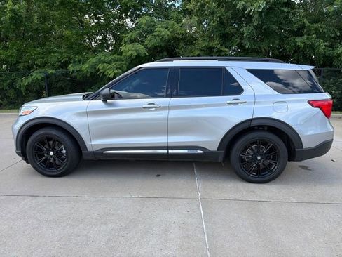 Used 2020 Ford Explorer XLT w/ Comfort Package RWD image 2