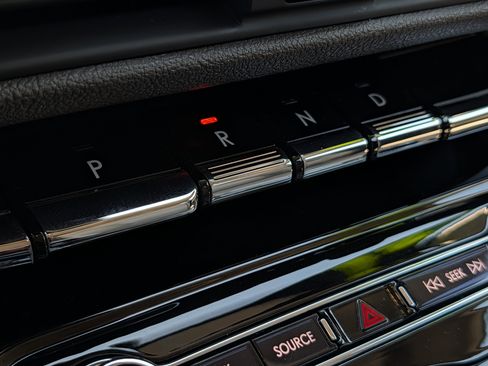 Used 2021 Lincoln Corsair FWD w/ Convenience Package image 33