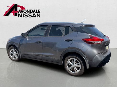 Used 2019 Nissan Kicks S FWD image 2