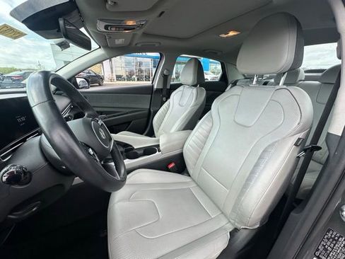 Used 2024 Hyundai Elantra Limited image 9