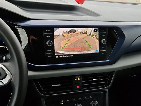 Certified 2022 Volkswagen Taos SE image 15