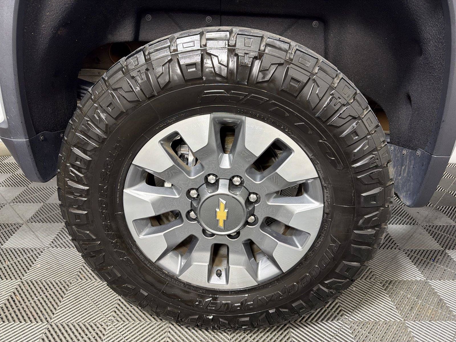 Used 2024 Chevrolet Silverado 2500 LT AWD/4WD image 10