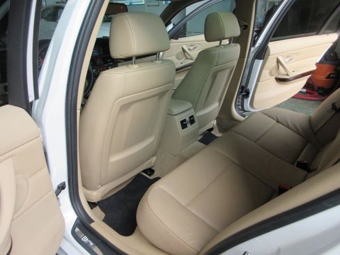Used 2011 BMW 328i Wagon RWD image 36
