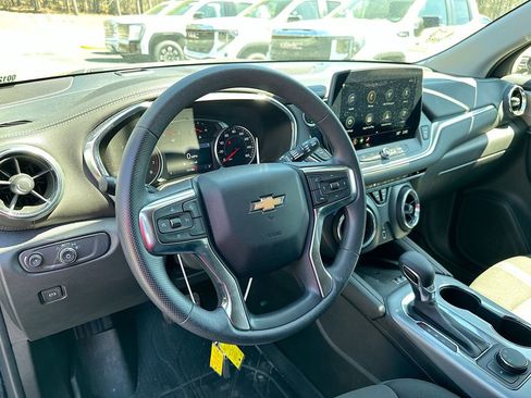 Used 2024 Chevrolet Blazer LT w/ Convenience Package FWD image 10