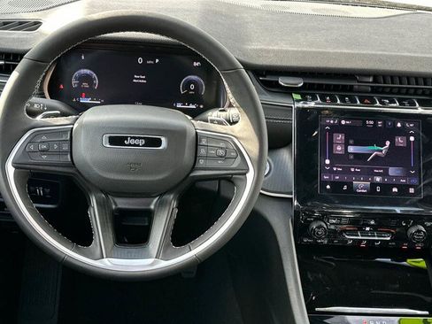 New 2025 Jeep Grand Cherokee Altitude image 14