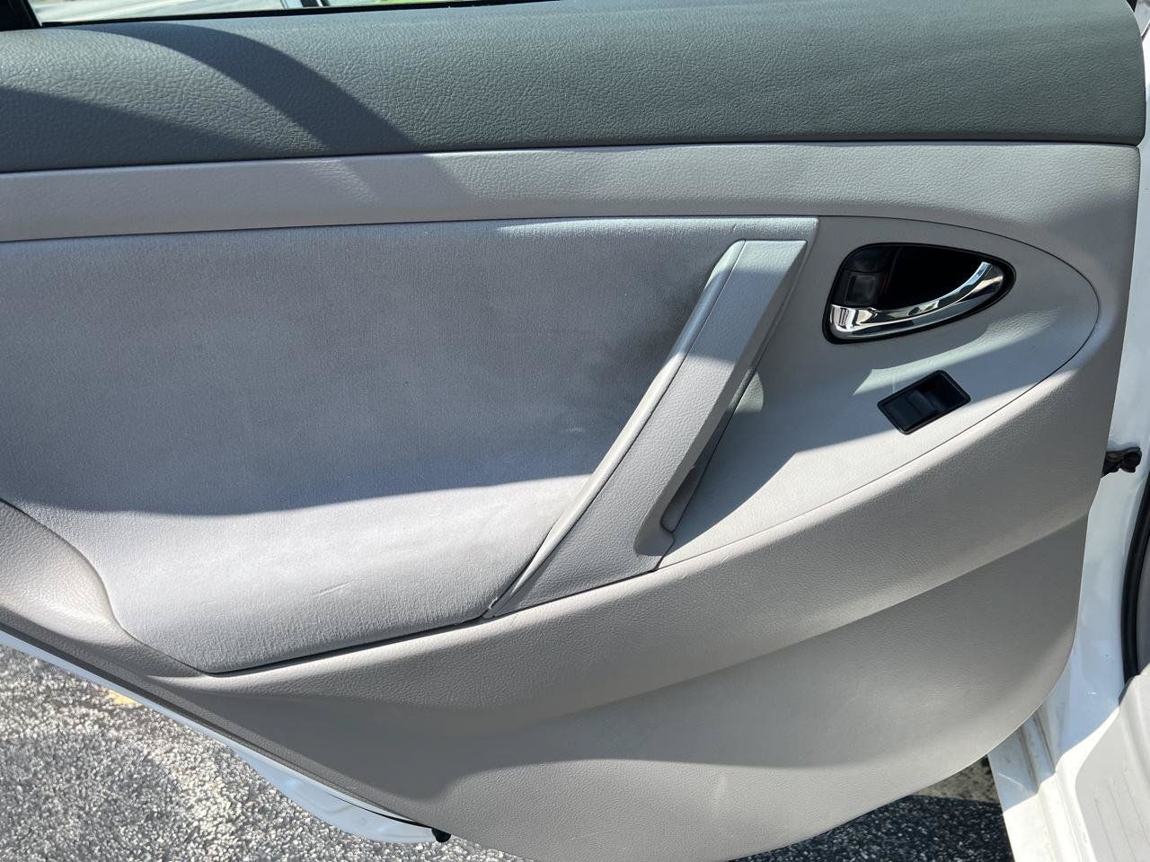 Used 2009 Toyota Camry FWD image 24