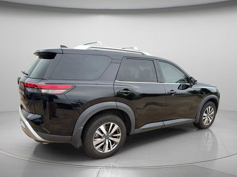 Used 2023 Nissan Pathfinder SL AWD/4WD image 6