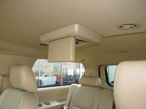 Used 2012 Chevrolet Suburban LTZ AWD/4WD image 13