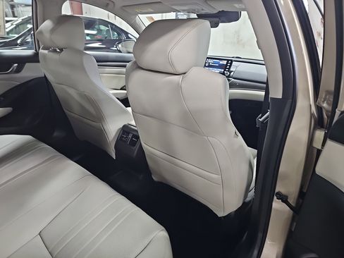 Used 2018 Honda Accord Touring image 11