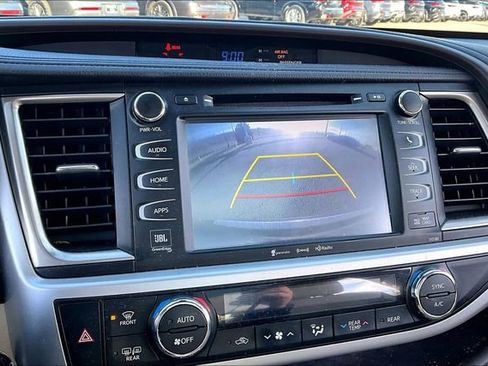 Used 2017 Toyota Highlander FWD V6 image 21